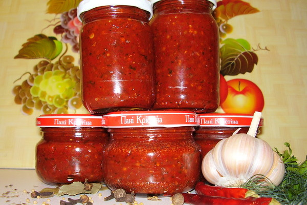 Аджика с яблоками