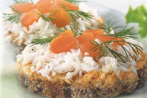 Бутерброд с брынзой и луком