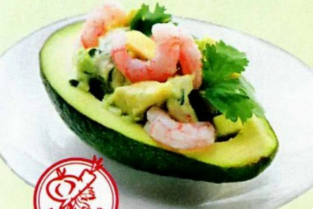 Салат по-гречески в оригинальном соусе с карри и чесноком