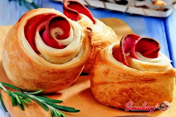 Розочки с колбасой