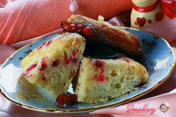 Бретонский пирог с клюквой и яблоками