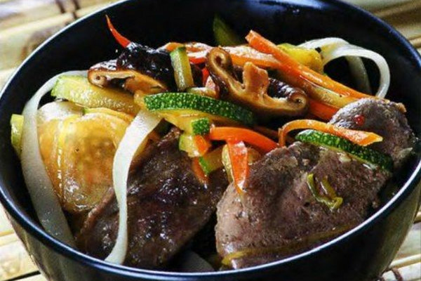Утка с рисовой лапшой