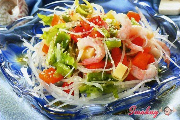Салат с дайконом и креветками