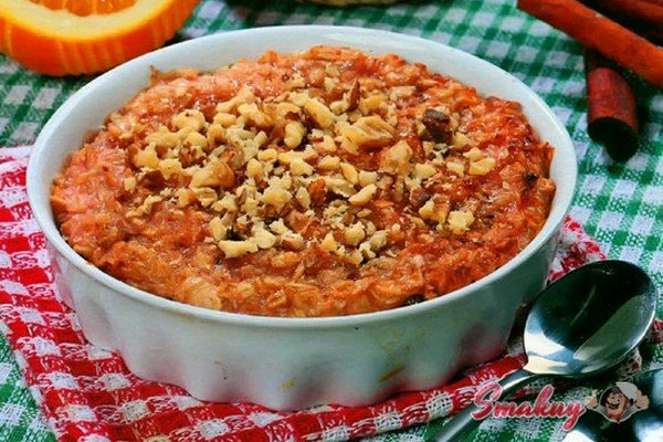 Овсяная каша с клюквой и изюмом