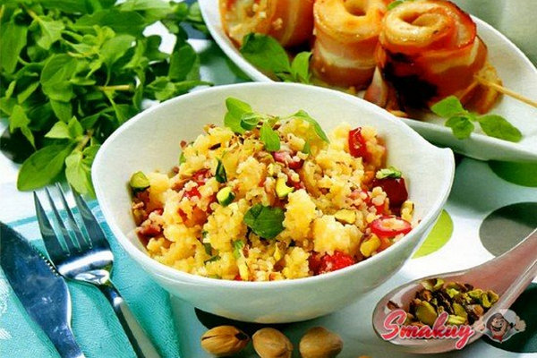 Каша из кускуса с клюквой и орехами