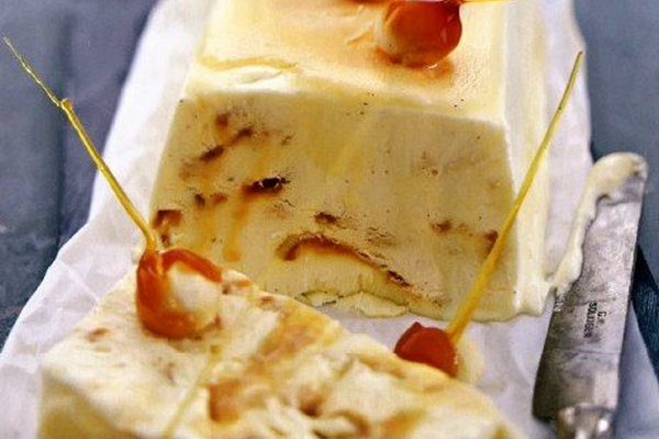 Ванильно-карамельное парфе с морской солью и орехами