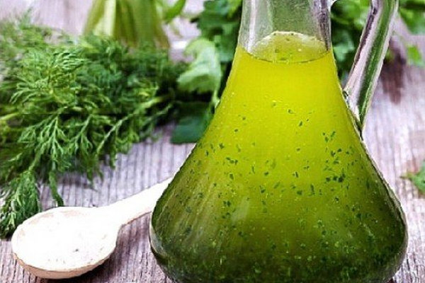 Зеленое масло с чесноком и черемшой