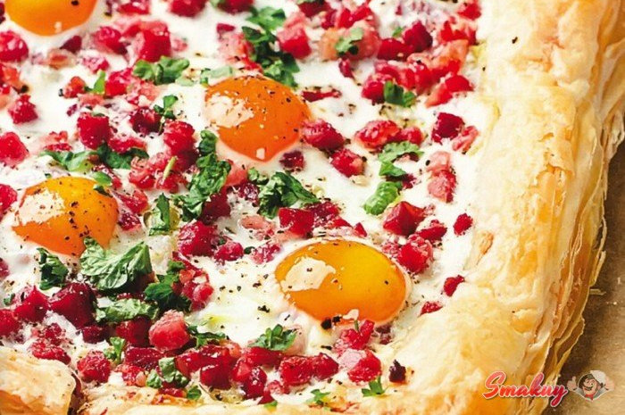 Мини-тарт с ветчиной и перепелиными яйцами