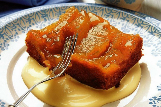 Шарлотка с корицей