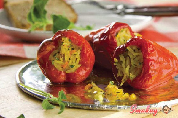 Перец, фаршированный овощами с рисом