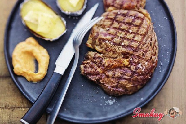 Антрекот гриль с соусом шорон и запеченным картофелем