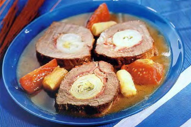 Телятина, фаршированная луком
