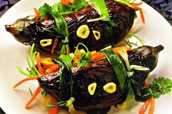 Квашеные баклажаны, фаршированные овощами
