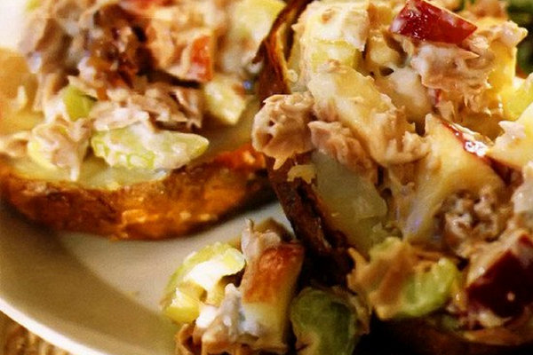 Запеченный картофель с тунцом