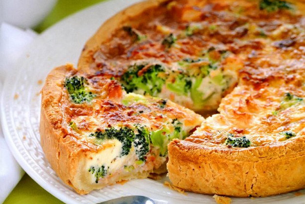 Киш с горбушей и брокколи