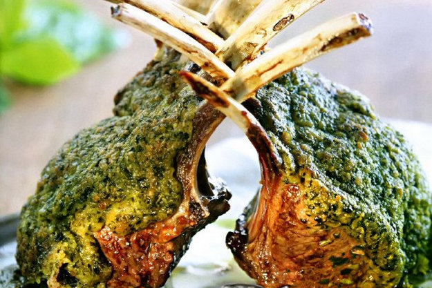 Баранья корейка с корочкой «песто»