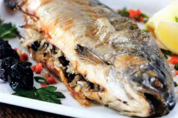 Форель с черносливом