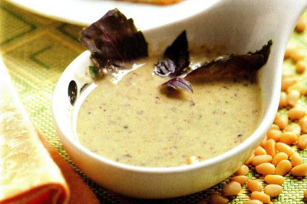 Заправка с орешками