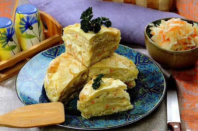 Пирог с квашеной капустой