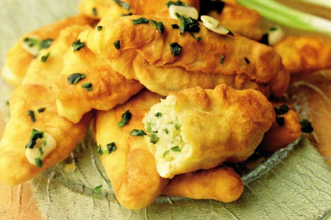 Жареные пирожки с картофелем и зеленым луком
