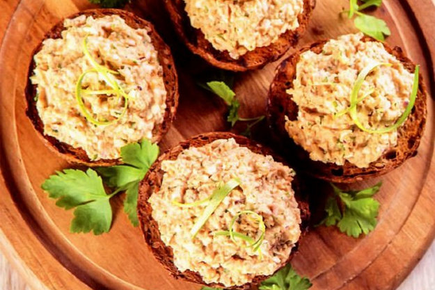 Нежный паштет с куриной печенью
