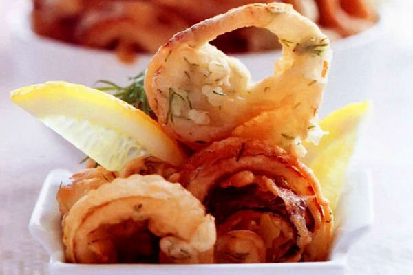 Луковые колечки в кляре с укропом