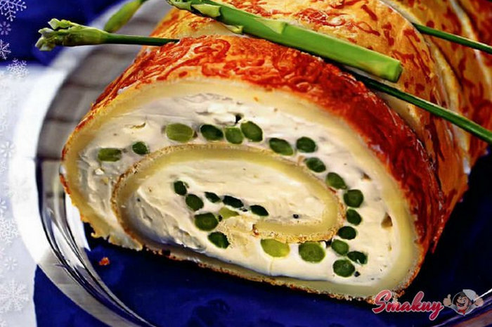 Рулет с сыром и спаржей