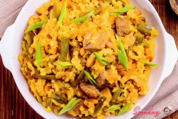 Паэлья с курицей, стручковой фасолью и перцем