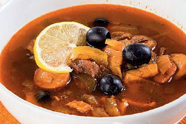 Солянка с маслинами