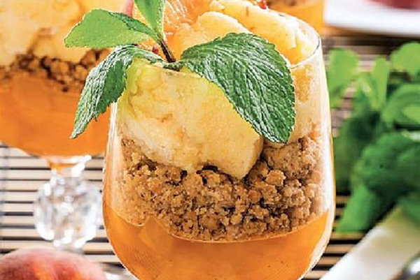 Десерт с персиками