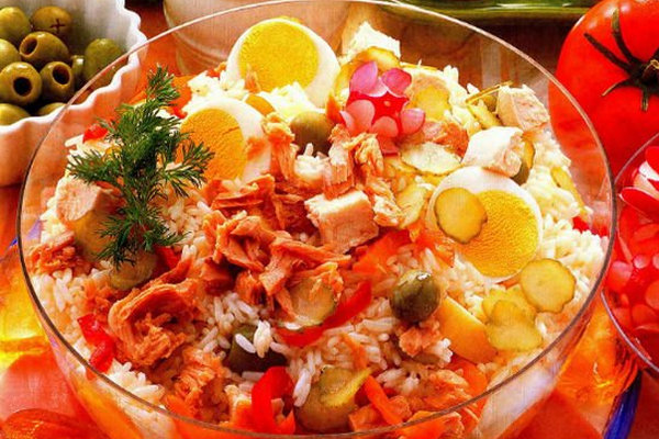 Салат с тунцом и курицей