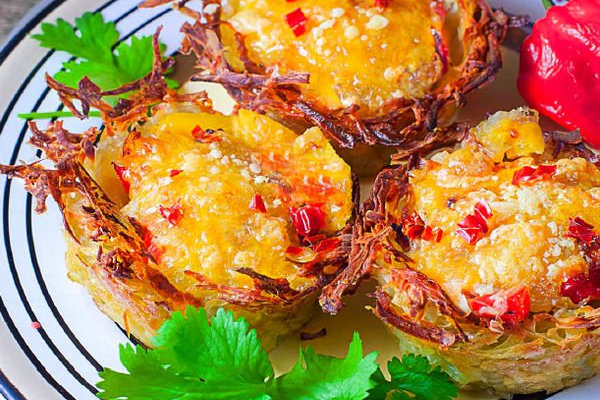 Картофельные гнезда с сыром и беконом