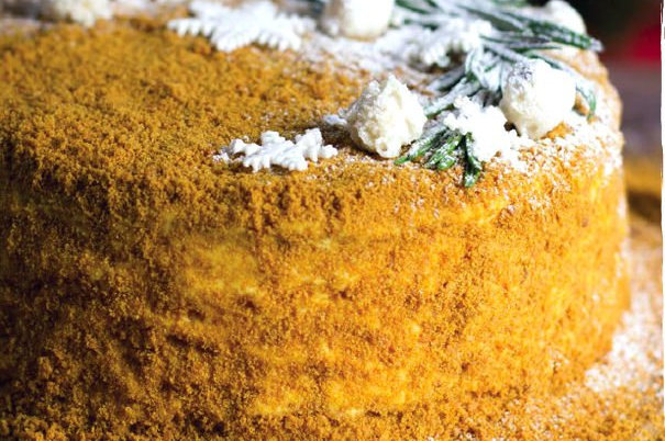 Карамельный медовик с апельсиновым кремом