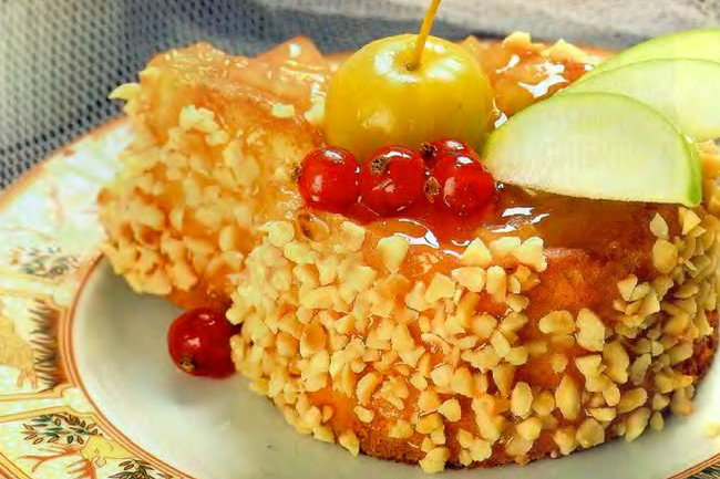 Горячее яблочное суфле с клюквенным соусом