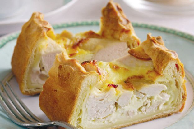 Пирог с курицей, грибами и брюссельской капустой