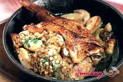 Утиные ножки, фаршированные грибами с гречкой
