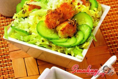 Салат с рисом и рыбными фрикадельками