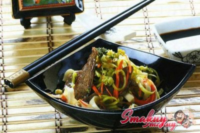 Салат «Удон» с уткой и лапшой