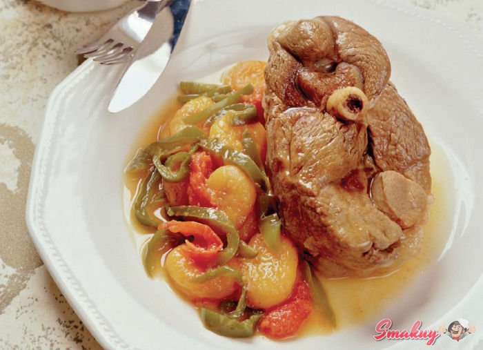 Баранина, тушенная с овощами и курагой