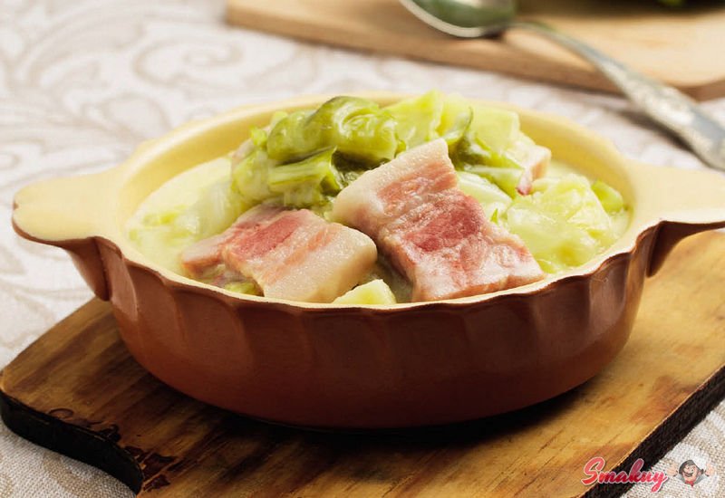 Белокочанная капуста со сливочным соусом и грудинкой