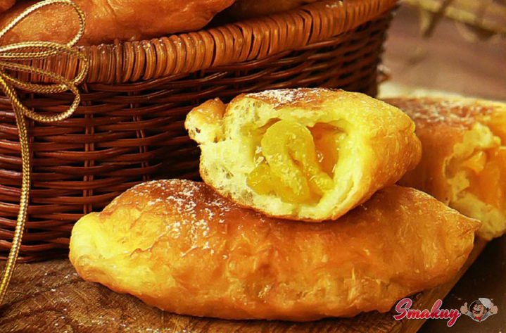 Пирожки с абрикосовым джемом и курагой